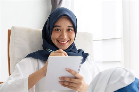 Nah ladies, di bulan ini, umat islam tetap dianjurkan menjalankan puasa setelah hari raya idul fitri sebanyak 6 hari atau biasa disebut puasa syawal. Berapa Jumlah Hari Puasa Rajab? Ini Jawabannya! - Umroh.com