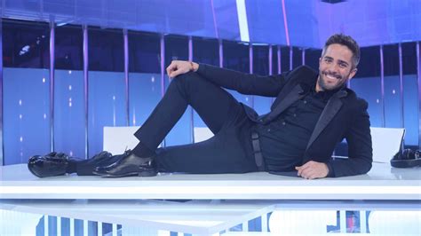 Rischia di uscire da l'isola dei famosi il 15 aprile contro roberto ciufoli e valentina persia. Roberto Leal y su espectacular cambio físico arrasan en la ...