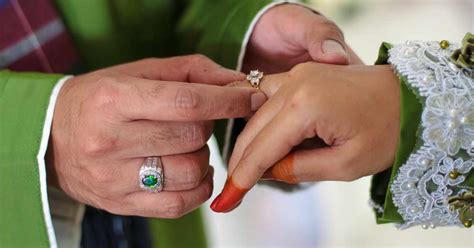Kalau kawan sama kawan yang bukan wali berlakon nikah, tidak sah nikah itu. Lafaz Taklik Selepas Akad Nikah Untuk Negeri Di Malaysia