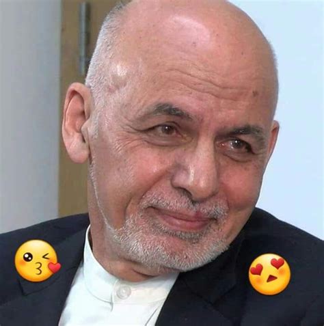 اشرف غني احمدزی د شاه جان احمدزی زوی دی او د ۱۳۲۸ لمريز کال د غويي مياشت کې يې په پلازمېنه کابل کې نړۍ ته سترگې غړولې دي. ‫Nangrahar Times - جلال اباد دی په ګلونو کي وی | Facebook‬