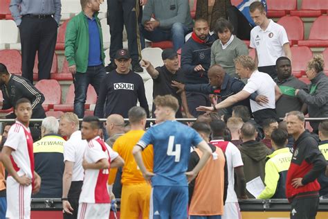 Het levert voor feyenoord geen schaal op, maar mocht er over een kalenderjaar een winnaar van de eredivisie. Rellen Ajax - Feyenoord O19: 10 jaar terug in normalisatie ...