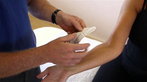Carpal tunnel is caused by compression of the nerve that runs thru the carpal tunnel. Carpal Tunnel Pain (Sakit Lengan Bahagian Dalam) - YouTube