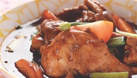 Perap ayam dengan garam, kunyit, halia ditumbuk lumat dan pes cili (lebihkan jika nak pedas)dan kicap. Bagaimana cara nak masak Ayam Masak Kicap? | Pork, Meat, Food