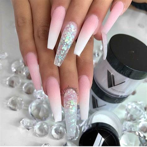 Decorated nails have conquered famous and common women of all ages and styles, these creative nails combine with varied occasions and make the feminine look even more beautiful. 57 decorated nails very easy for you to do! See all 2019 ...