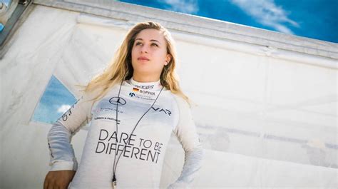 Sophia flörsch is a german professional racing driver who, in 2020, became the first female driver to compete in the fia formula 3 championship since its formation after the gp3 series and european f3 categories were merged into one entity. 17-vjeçarja i lë të gjithë gojëhapur pasi i mbijetoi ...