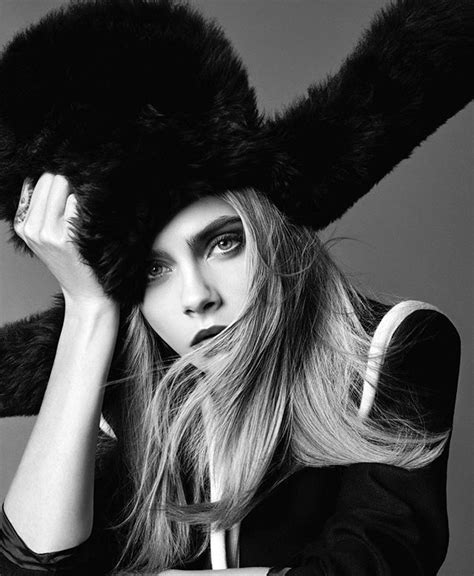 Bagaimana cara mendapatkan efin online, cara buat permohonan efin online, dan cara daftar efin online? Model Cara Delevingne (@caradelevingne) photographed by ...