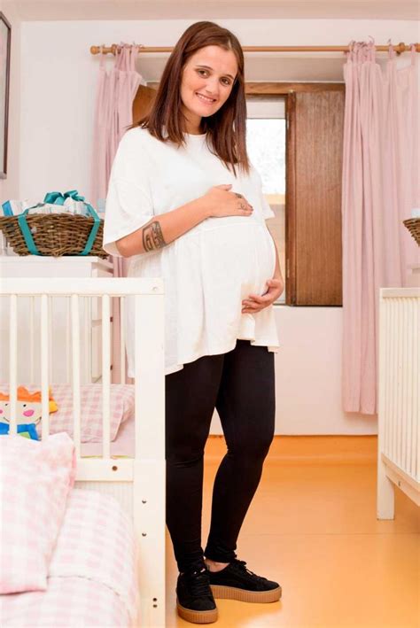 29, born 27 august 1991. Carolina Deslandes visita a Ajuda de Berço