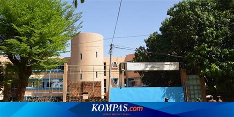 Di kuala lumpur meraikan tradisi malaysia jiǎnzhǐ (剪纸), juga dikenali sebagai pemotongan kertas cina, dengan untuk siaran segera kedutaan a.s. China Buka Kantor Kedutaan di Burkina Faso