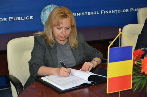 Anca dana paliu dragu (3 mayıs 1972 doğumlu), rumen bir ekonomist ve politikacıdır. Mutare surpriză: fostul ministru al Finanțelor Anca Dragu ...