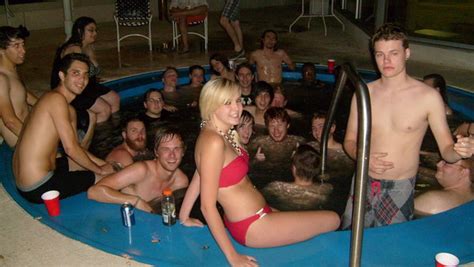 Swingers have a excellent time. All tomorrow's parties