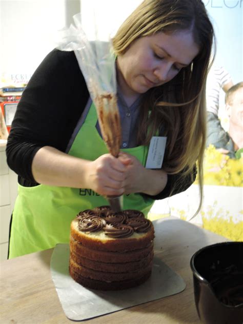 Beat in the yolks one at a time, beating well after each addition. Lecker Kuchen bei lecker in Hamburg - USA kulinarisch