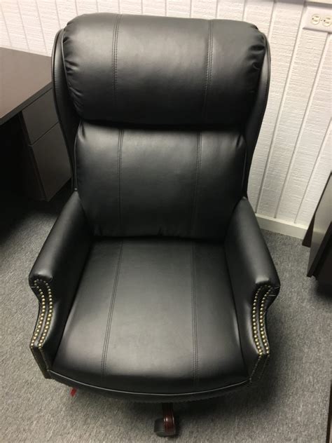 4.4 out of 5 stars. Black Leather Judges Chair a-affordableofficefurniture.com | Chair, Executive office chairs ...