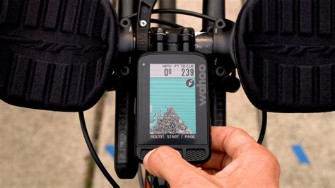 This makes it increasingly difficult for users to make a choice. Video Review: New Wahoo ELEMNT ROAM Cycling Computer ...