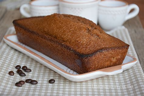 Per preparare il plumcake al caffè, cominciate preparando caffè a sufficienza a riempire tre tazzine, che dovranno raffreddare mentre completerete la ricetta. Plumcake al caffè