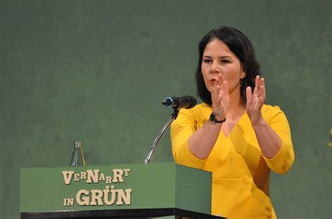 Annalena charlotte alma baerbock (* 15. Annalena Baerbock in Biberach Foto & Bild | erwachsene ...