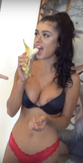 Girlfriend enjoys masturbating when she s home. asmr world - Sexy Youtubers