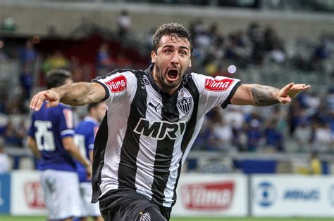 He has been described as possessing unusual technique and ball control for a player of strong physique. Relação custo/benefício da possível venda do Lucas Pratto ...