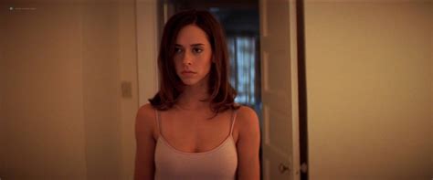 They dispose of the body and vow to keep the incident a secret, a year later somebody starts sending them letters bearing the warning i know what you did last summer. Jennifer Love Hewitt hot bikini and sexy cleavage - I ...