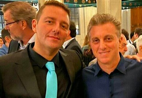 Se não der para ser candidato a presidente, ao menos huck está habilitado para ser vice de bolsonaro. Luciano Huck presidente? É o que o ativista gay Eliseu ...