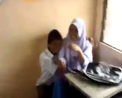 Dari maklumat awal yang aku tahu dari kawan ku itu. PANAS!!! Aksi Pelajar Sekolah Yang Sungguh Memalukan | Oh ...