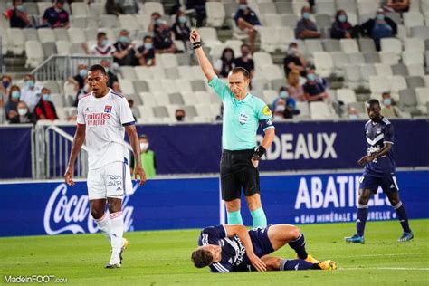 Schot met rechts van karl toko ekambi (lyon) vanaf de rechterkant van het 3' corner voor monaco. Photos Foot - Marcelo (Lyon)