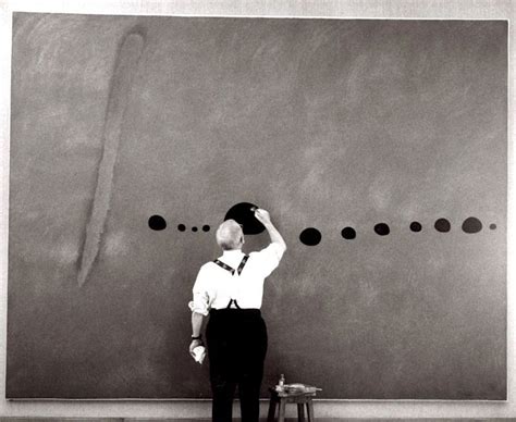Alle informatie over pension a'miro hotel in rust (duitsland). Miró, en 1961, peignant, "Bleu II" photographié par Catala ...