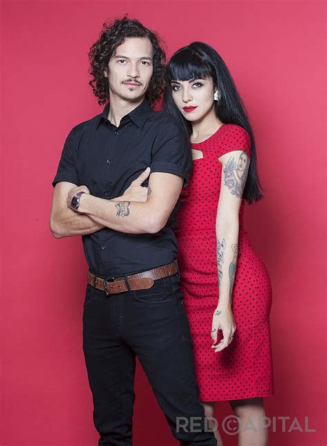 May 16, 2021 · en la ceremonia cantó la artista chilena mon laferte y también la agrupación mexicana los ángeles azules. Caloncho y Mon Laferte: una dupla tropical y vintage