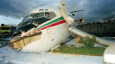 Www.lndnoticias.com.arun avion airbus a320 de la empresa tam chocó contra un edificion de la terminal aerea en san pablo. Corinthians de Brasil pasó un susto por un accidente aéreo ...