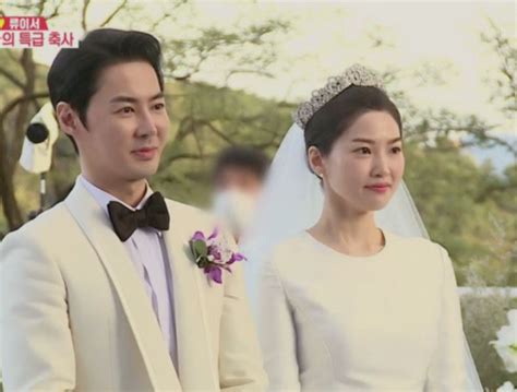 시즌 1 초반에 죽음을 맞이한 캐릭터이기에 스포일러 방지를 위해서라도 시즌 1 종영 및 시즌 2 시작 전까지는 언론에 출연 여부를 밝힐 이유가 없다. '펜트하우스' 시즌2, 현실 부부 출연 예고..시즌1은 몇 부작 | 한국 ...
