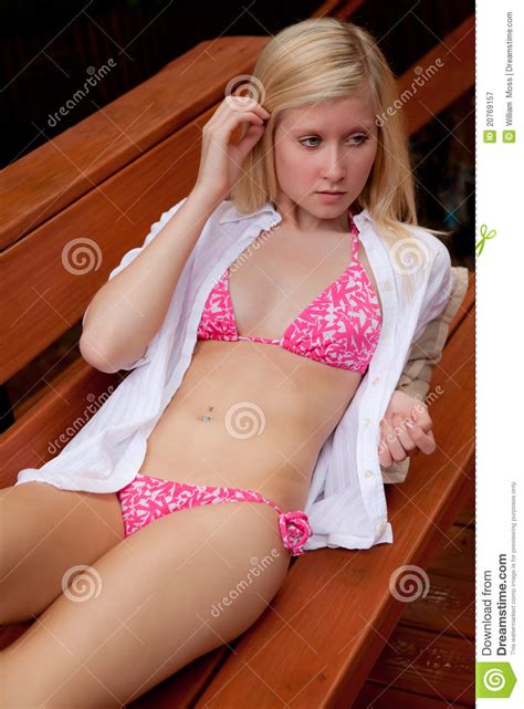07:09naughty honeys are licking snatches zealously. Vrij Blonde Tiener In Bikini Stock Afbeelding - Afbeelding ...