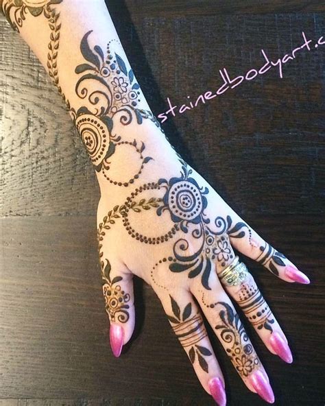 What's a beach vacation without a hair wrap?? khaleeji style / gulf style henna body art (With images ...