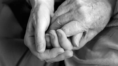 An Elderly Couple Died Holding Hands After 67 Years Of ...