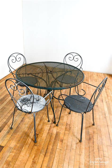 The luxurious cafe chairs and tables at alibaba.com add coziness to any space of their use. Cafe set french style table and chairs