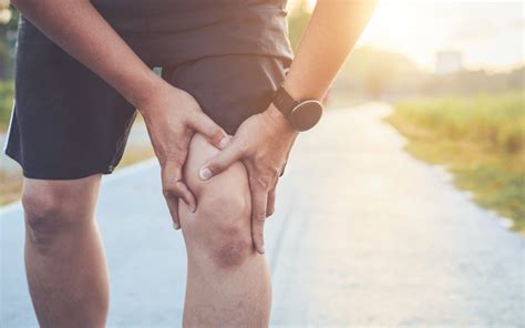What causes water on the knee. An In-Depth Guide to Medial Knee Pain: Symptoms, Causes ...