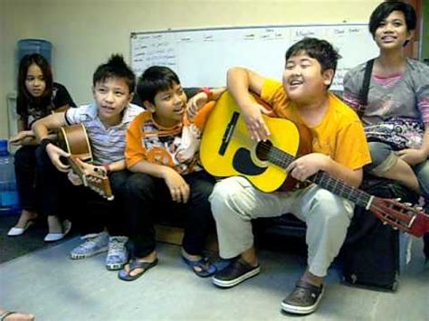 #duluvssekarang balqis (idola kecil 3) for contact or suggestions: Idola Kecil 3 ... Lagu final konsert Idola Kecil 3 - YouTube