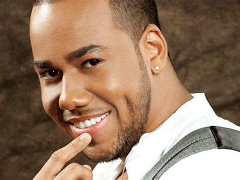 Romeo santos, actually named anthony santos, was born in july 1981. Romeo Santos manda al infierno a Donald Trump - Radio ...