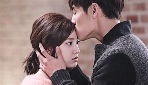 100 cute couples hugging and kissing moments. "Heirs": Im Joo Eun Surprised By Kang Ha Neul's Forehead ...