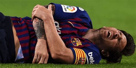 Toca aprender para el miércoles. Barcelona Vs Sevilla : An easy win for Barcelona was overshadowed by the injury of Lionel Messi ...