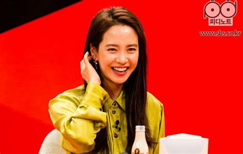 Ia merupakan aktris asal korea selatan. Song Ji Hyo Reveals Why She Will Never Be Able To Date Kim ...