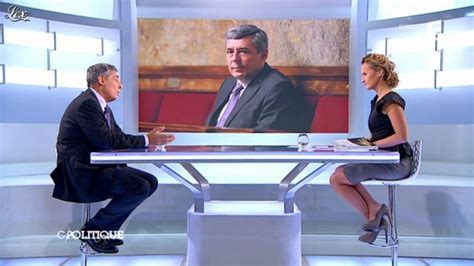 Ces dernières semaines furent particulièrement éprouvantes pour lola marois. Caroline Roux dans C Politique - 23/09/12 - 12