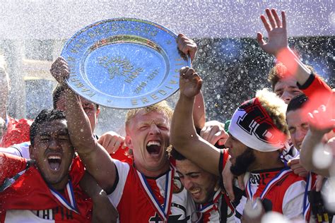 Последние твиты от dirk kuyt (@kuyt). Kuyt & Feyenoord: 102 goals, een beker en een schaal ...