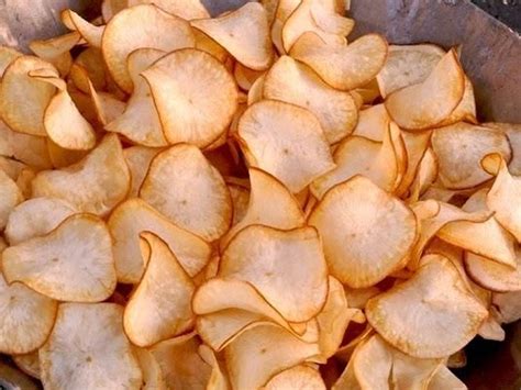 Keripik singkong adalah cemilan yang banyak disukai. Cara Membuat Keripik Singkong dan Resepnya, Camilan Tengah ...