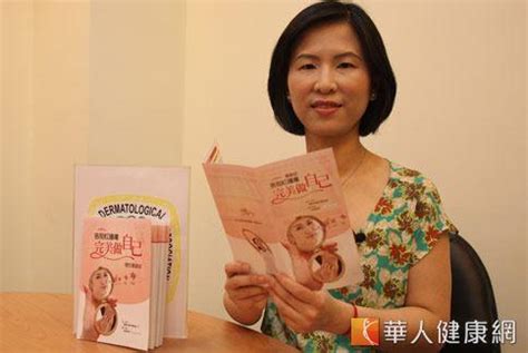 同時主動告知醫師旅遊史及接觸史，以利及時診斷及通報。 更多 nownews 今日新聞 報導 網轟疫情趨緩是「暫時假象」陳時中：每個地方期待不一樣 診所醫師怨長者放鳥浪費疫苗 陳時中回應了 直播／特權打疫苗連環爆! 皮膚黑痣別輕忽 防皮膚癌就診檢查 | 華人健康網