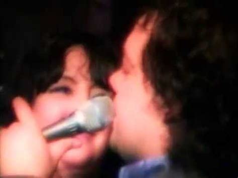 La joven (6) la junta (1). Leo Mattioli - Cuéntale (en vivo con su mamá) - YouTube