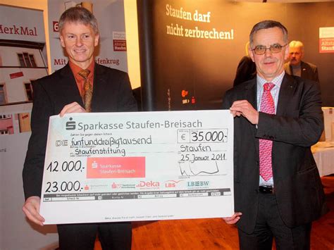 Dazu gehören schecks, die zunächst einmal von der bank hergestellt worden sind. Sparkasse spendet 35000 Euro für Altstadt-Stiftung ...