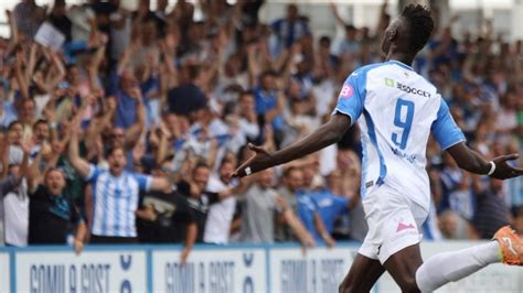 Los dos primeros de cada grupo (10 equipos en total) se quedarán en primera rfef y completan la división junto con los 14 equipos que no han logrado llegar al playoff de ascenso a segunda, los 12. SPAIN´S RFEF SEGUNDA B | Nexus