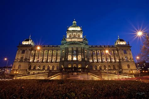 V současné době se skládá ze čtyř úseků, deseti oddělení a dvou referátů. Národní muzeum | Praha - Galerie: Národní muzeum