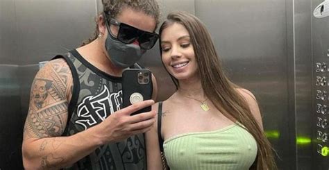 Whindersson nunes wrote an outburst about the death of the son he had with maria lina deggan, joão miguel. Maria Lina Deggan sobre críticas por foto sem sutiã: ''Uso ...