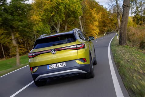 Volkswagen hat den werksurlaub für 2021 terminiert. 2021 VW ID.4 1st Edition Electric SUV Launched In The UK ...