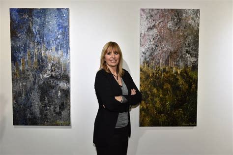 Marisa laurito, infatti, è diventata una pittrice e le sue opere sono anche state esposte in mostre di grande prestigio come la triennale di roma del 2014, mentre altri suoi quadri sono stati esposti a torino durante la mostra radici quadrate. video-cafonal - duciona art! alessandra mussolini inaugura ...